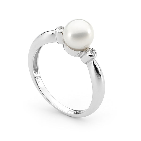 Freshwater Pearl Ring set in 9ct White Gold.