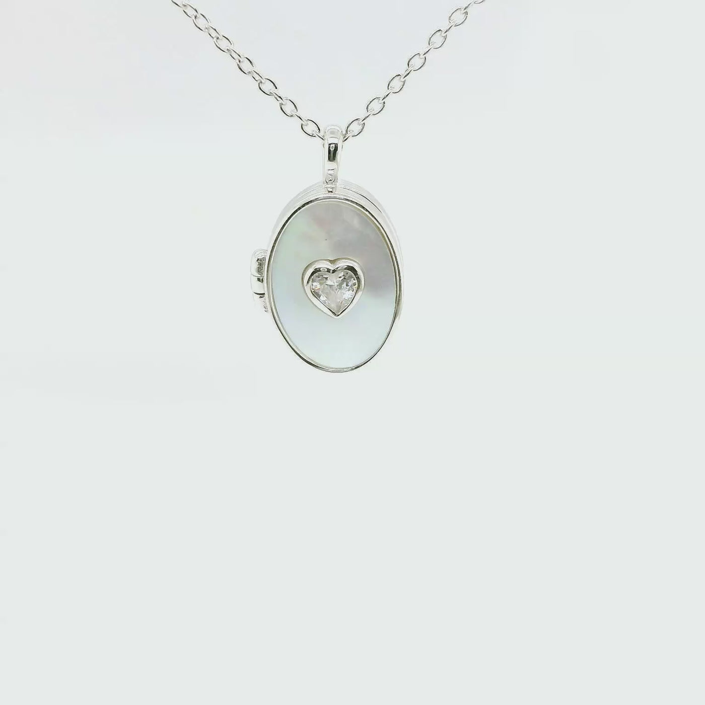 Oval Locket featuring Mother of Pearl Centre