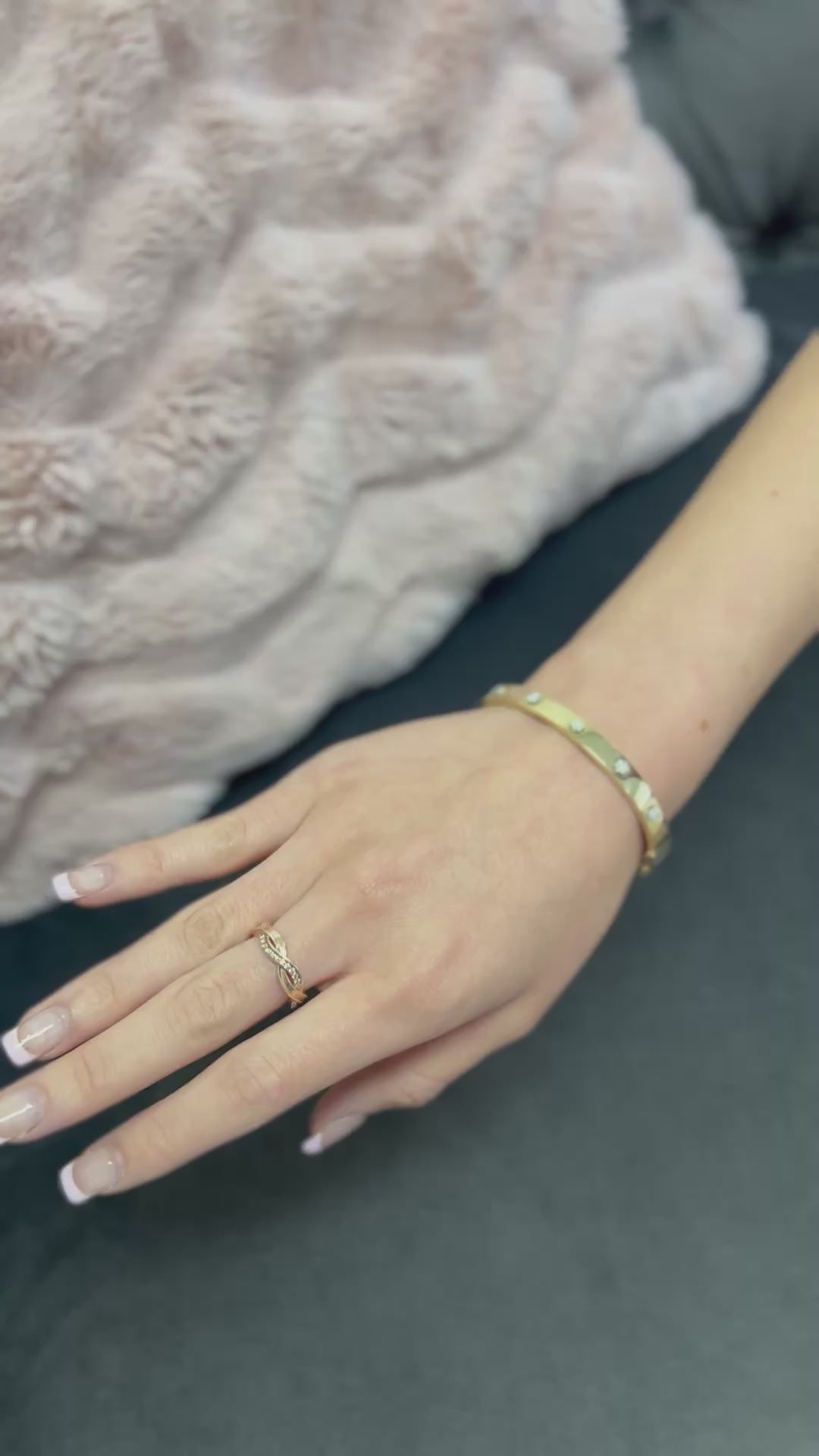 9ct Yellow Gold Hinged Oval Diamond Cluster Bangle.