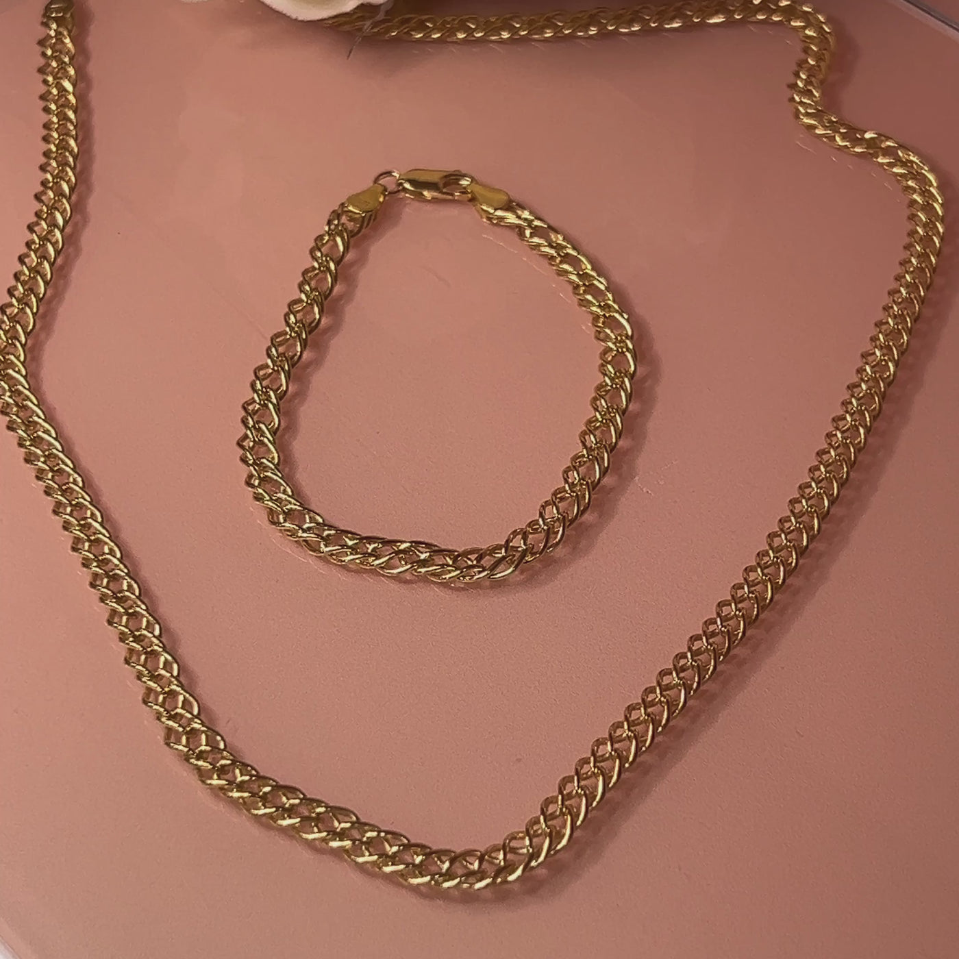 9ct Gold Fancy Double Link Necklace - 50cm length.