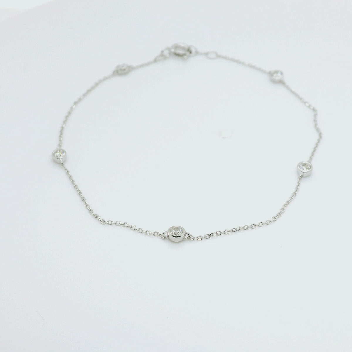 9ct White Gold Scattered Bezel Set Diamond Bracelet- 0.25 carats.