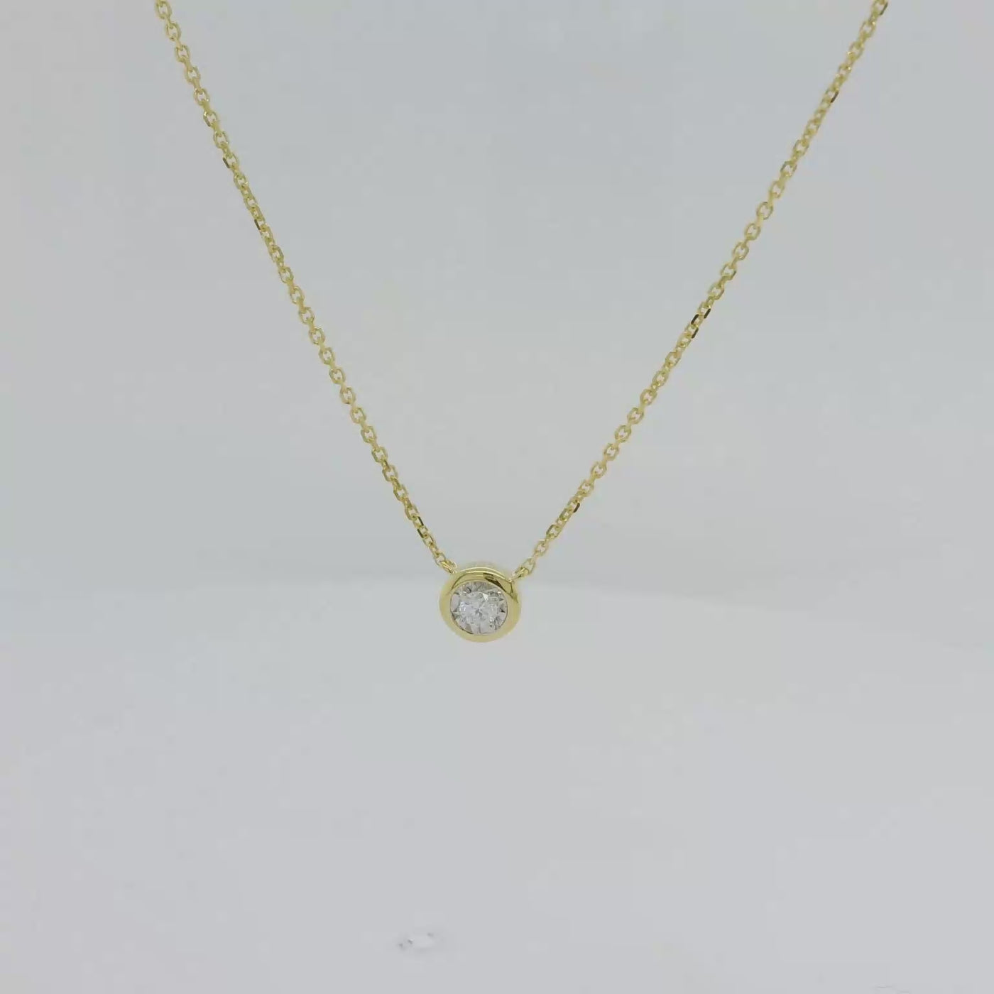 9ct Yellow Gold Diamond Miracle Plate Necklace.