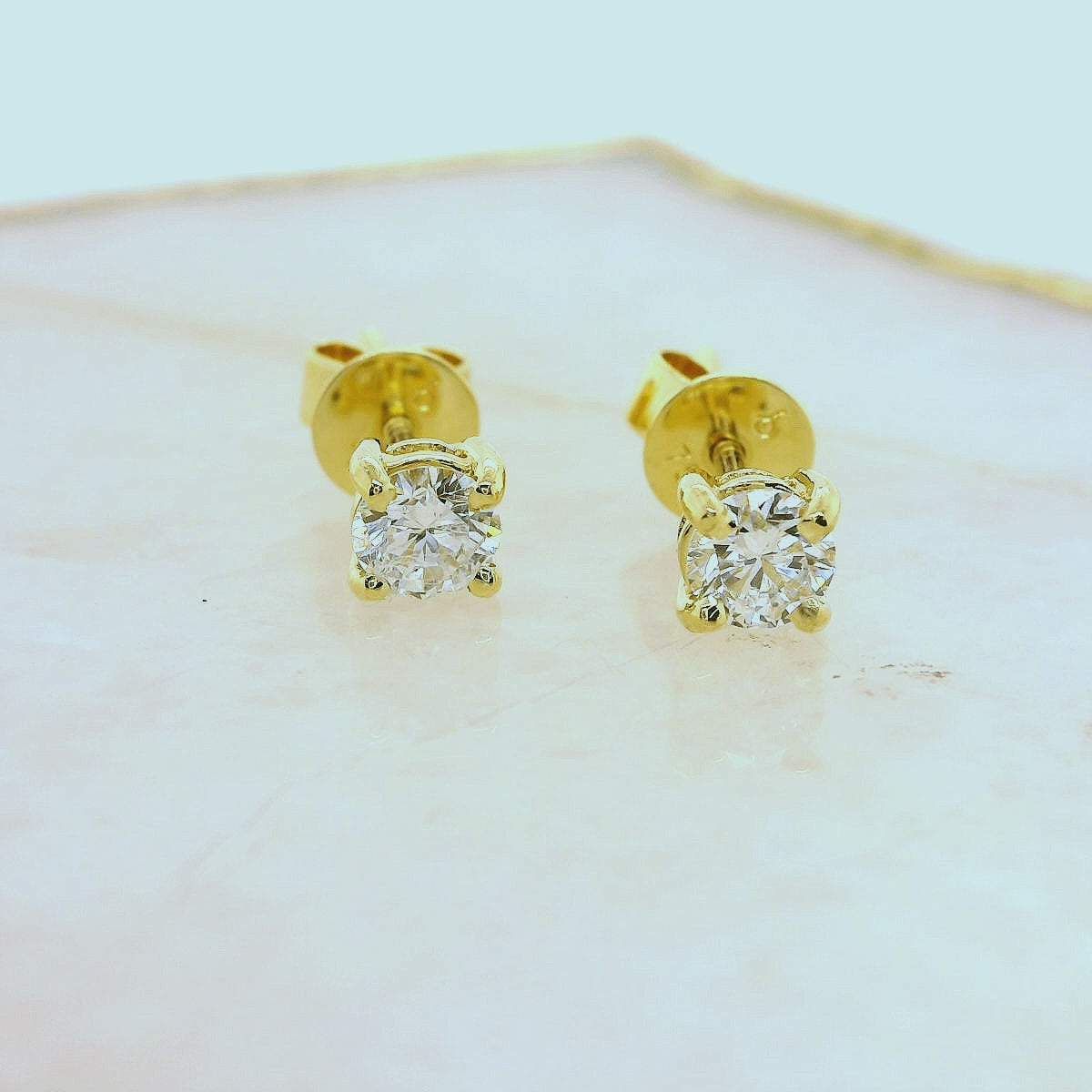 18ct Gold 1/2 Carat Lab Grown Diamond Stud Earrings.