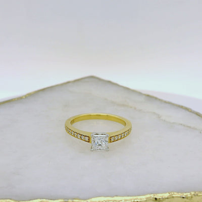 18ct 2 Tone Passion8 Diamond Ring - 0.76 carats.