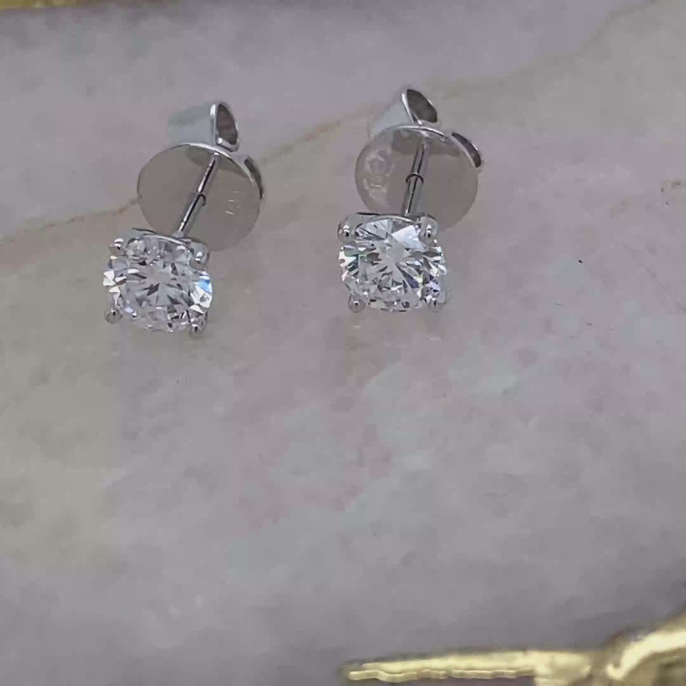 18ct White Gold 1 Carat Lab Grown Diamond Solitaire Stud Earrings.